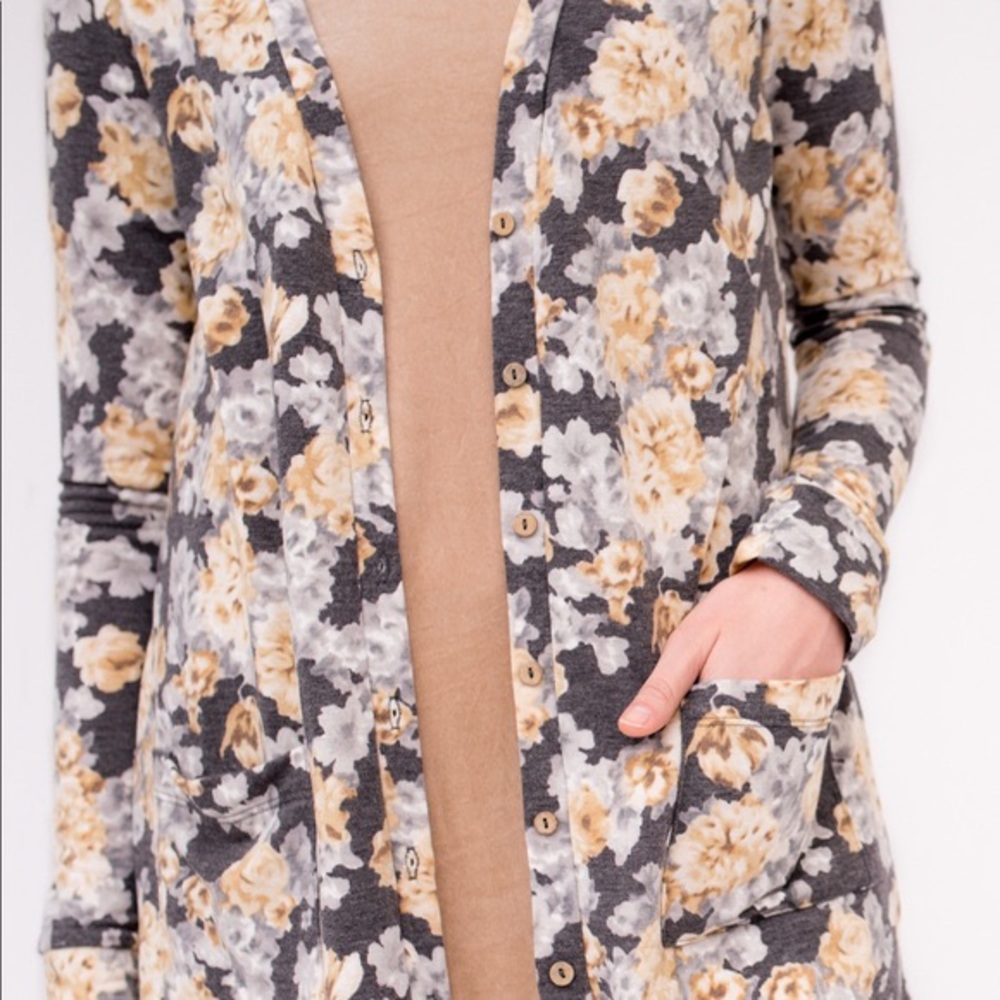 NWT Agnes and Dora essential cardigan